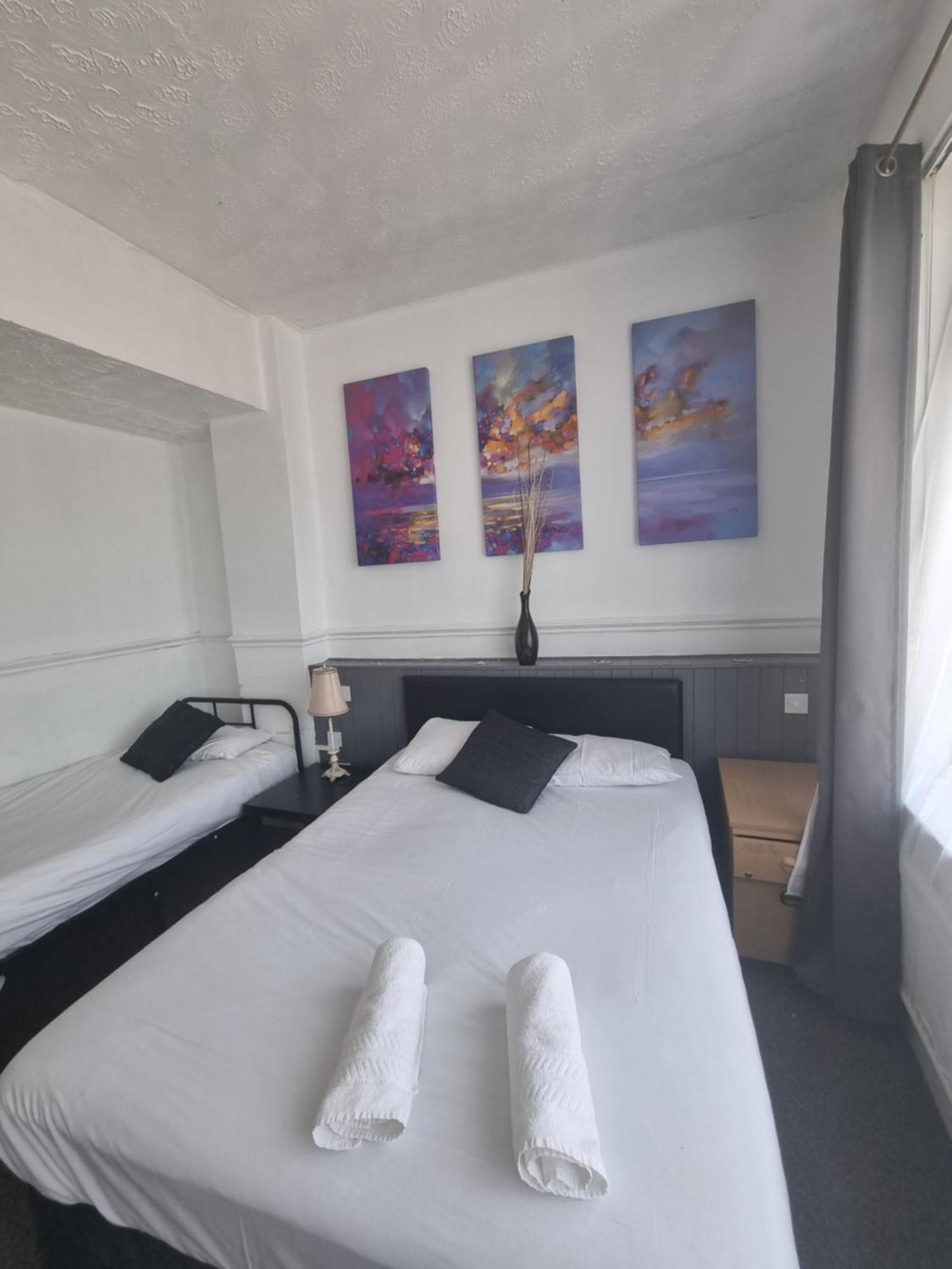 Henson Hotel Pleasure Beach Blackpool Rum bild