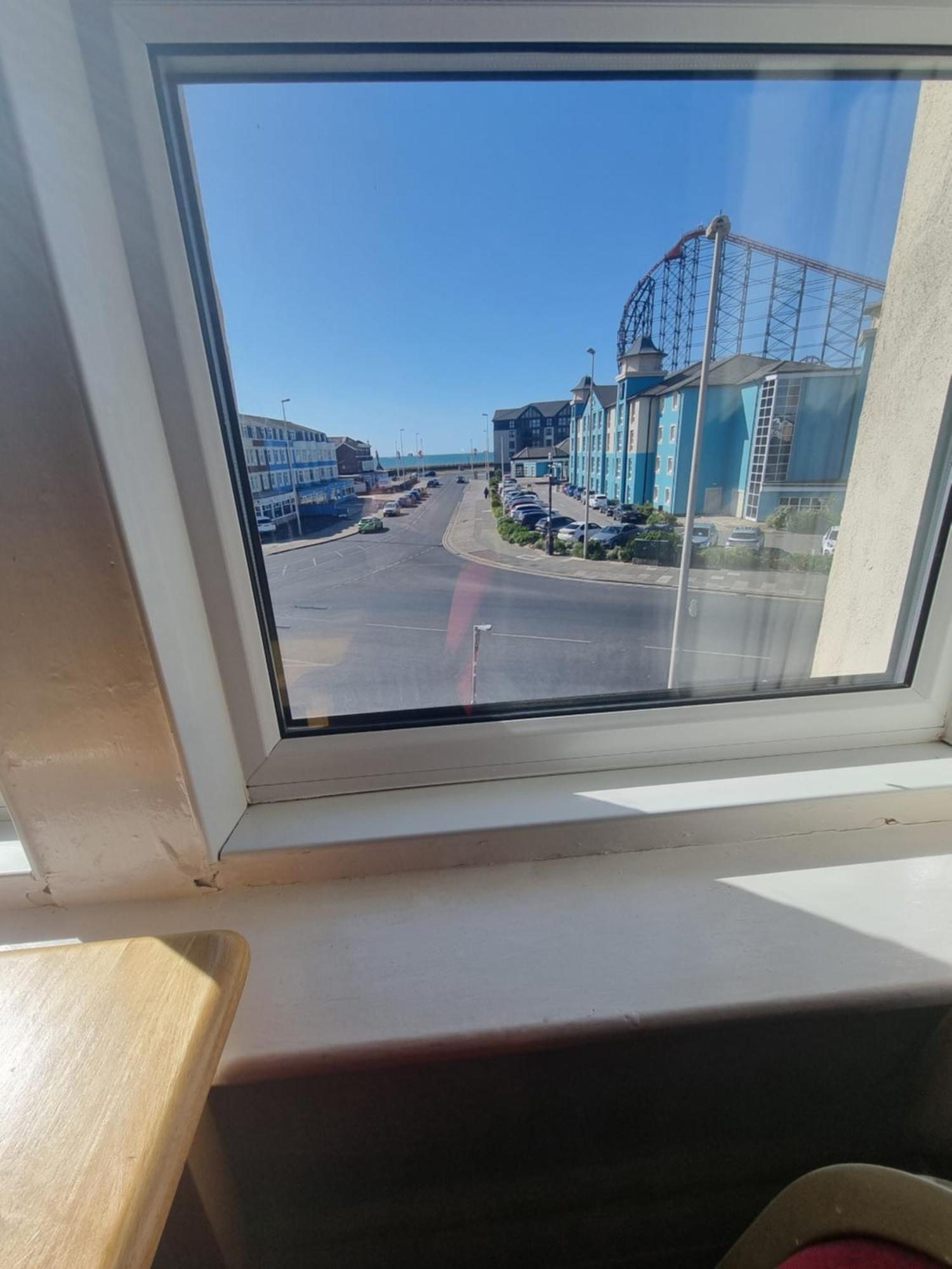 Henson Hotel Pleasure Beach Blackpool Rum bild